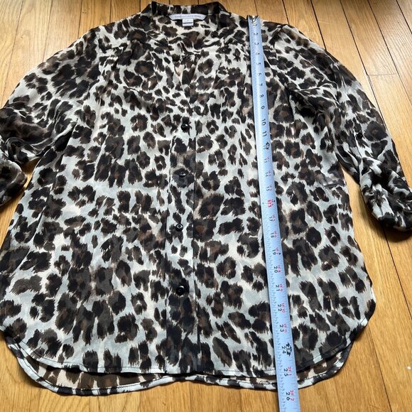 Diane Von Furstenberg Size 2 Leopard Print 100% Silk Chiffon Button-Up Blouse - Picture 3 of 14